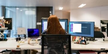 25 mn employees now returning to offices globally in hybrid work era