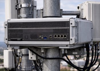Outdoor edge servers