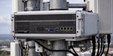 Outdoor edge servers